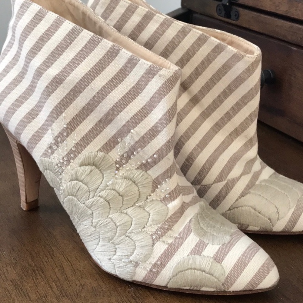 Unique Te Casan Embroidered/Beaded Booties